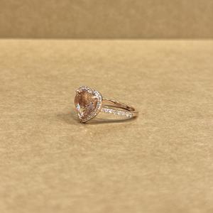 Anillo de Oro de 14K Premium con Morganita Natural en Corte Corazón Rosa, 3.63 CT en el Centro con Piedras Laterales de 0.52 CT, Diseño de Joyería para Novia - Product Image 4