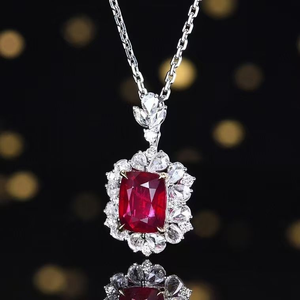 Colgante de Oro Rosa de 18K con Rubí Natural Sin Calentar de 166ct Corte Cojín Color Sangre de Pichón, Colgantes y Dijes de Diamantes - Product Image 2