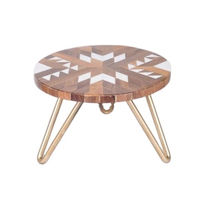 ฐานวางเค้กเรซิ่นอีพ็อกซี่ฝังไม้ทำมือ ดีไซน์พิเศษ ฐานโลหะ สำหรับงานเฉลิมฉลองและบ้านหรู - Product Image 3