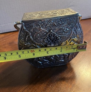 กระเป๋าคลัทช์โลหะสไตล์โบราณ God Grace Craft ลายนูนดอกไม้ กระเป๋าถือวินเทจสำหรับงานกลางคืน งานแต่งงาน งานปาร์ตี้ ตกแต่งด้วยมือ - Product Image 2