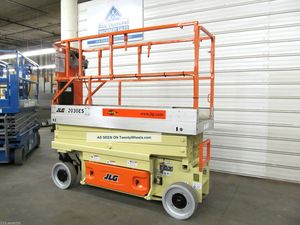 Factory Wholesale JLG 2630ES Petrol Scissor Lift 26ft Mobile Aerial <b>Work</b> <b>Platform</b> Indoor Outdoor CE Certified <b>Aluminium</b> 1000kg - Product Image 2