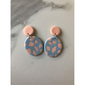 ต่างหูเรซิ่นดีไซน์เนอร์ทำมือ RR ENTERPRISES อินเดีย งานฝีมือศิลปะสุดหรู ดีไซน์ทันสมัย ประดับคริสตัล - Product Image 5