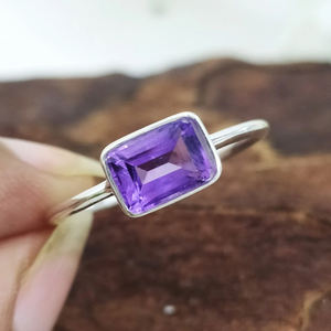 แหวนอเมทิสต์คุณภาพสูง เงินแท้ 925 ทรงเหลี่ยมมรกต เครื่องประดับมินิมอลสุดหรู สำหรับงานแต่งงาน งานหมั้น ของขวัญสำหรับผู้หญิง - Product Image 2