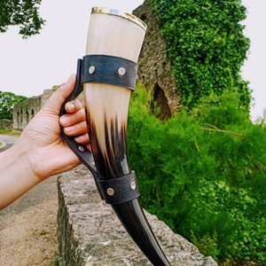 Cuernos para Beber con Patrón Vikingo Grabado, Hechos a Medida y Bellamente Elaborados, Ideales para Proveedores de hidromiel y Tiendas de Artículos Vikingos - Product Image 2