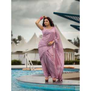 Sari de Diseño para Fiestas con Trabajo de Lentejuelas para Vestimenta Profesional - Product Image 3