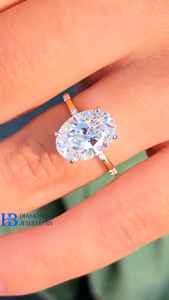 Bague de fiançailles de luxe en or 18 carats avec diamant de laboratoire taille ovale VVS couleur D, bague de mariage unique de créateur, vente en gros au meilleur prix. - Product Image 1