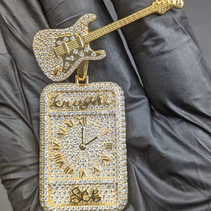 Pendentif Guitare Moissanite avec Horloge, Plaqué Or, Bijoux en Argent Sterling 925, Bijoux Fins, Pendentifs et Breloques, Vente Chaude - Product Image 1