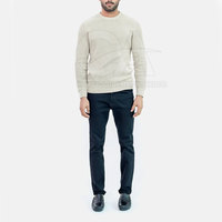Pull classique pour homme en maille chaude et confortable, idéal pour les voyages et les activités décontractées.