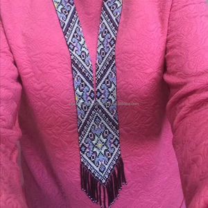 Collar con bordado de cuentas de vidrio intrincado, pieza de joyería de moda hecha a mano para ropa de fiesta, funciones y looks de noche - Product Image 1