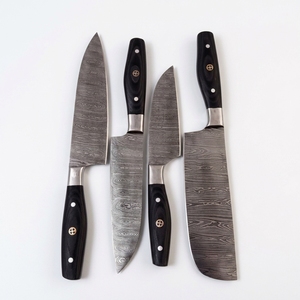 Juego de cuchillos de chef de Damasco forjados a medida, 4 piezas, mango de madera Pakka negra con bolsa de cuero, fabricación de cubertería de cocina para exportación - Product Image 1