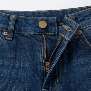 Shorts en jean décontractés pour hommes, coupe classique, taille haute, respirants, délavage clair, été/hiver, avec logo personnalisé - Product Image 4