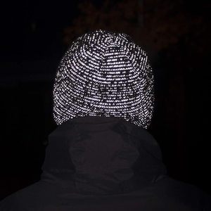 Gorros Grises con Franjas Reflectantes al por Mayor, Hilo Acrílico para Gorros Tejidos, Diseño Personalizado con Logotipo, Gorro Reflectante - Product Image 5
