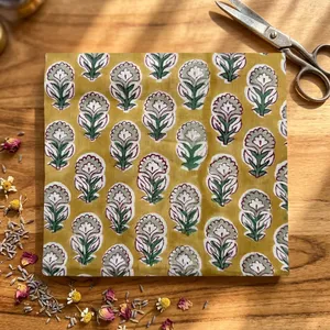 Tela de Algodón Puro No Tejida, Ligera y Transpirable, Estampada a Mano con Motivos Florales Pequeños en Amarillo Mostaza y Verde Salvia, Estilo Ciprés Artesanal - Product Image 6