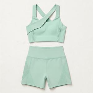 Ensemble de yoga imprimé en spandex respirant et à séchage rapide pour femme, comprenant un soutien-gorge de sport gris à dos nageur et un short taille haute sans couture - Product Image 1