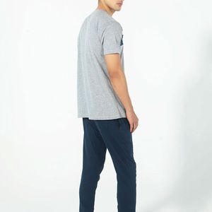 Ensemble de survêtement pour homme de haute qualité, fabriqué aux États-Unis, t-shirt et pantalon, tissu respirant premium, idéal pour la gym, la course à pied et le fitness, confortable et élégant. - Product Image 2