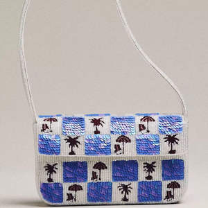 Bolso de mano Ziyan artesanal azul y blanco con cuentas, de algodón, moderno, duradero, con estampado animal único, rayas y bordado a mano, cierre magnético. - Product Image 1