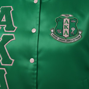 Chaqueta bomber corta de satén bordada para mujer, verde y rosa, estilo universitario griego, ropa de hermandad AKA, chaqueta griega personalizada. - Product Image 5