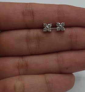 Pendientes de Oro de 14 Quilates con Diamantes Cultivados en Laboratorio de 0.35 Ct, Diseño de Trébol con 8 Piedras, Joyería Fina Minimalista, Regalo de Boda para Mujer - Product Image 2