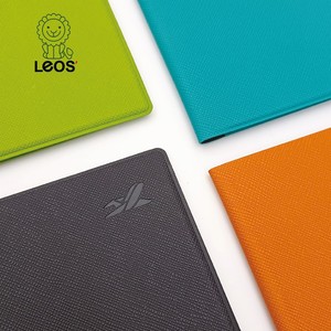 Tarjetero de cuero PU de color personalizado organizador de pasaportes y billetes de avión para viajes de negocios o de ocio - Product Image 5