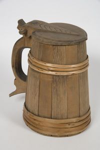 Chope à bière en bois avec poignée en forme de dragon - Product Image 6