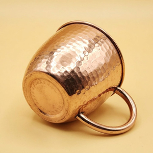 Mug à Moscow Mule en cuivre massif pur, fait main, avec design martelé et poignée en laiton, idéal pour les fêtes à domicile et les bars. - Product Image 5