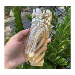 Peigne à cheveux professionnel de salon, peigne en corne de buffle fait à la main avec une finition lisse et polie - Product Image 3