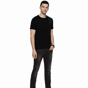 T-shirts décontractés pour hommes sur mesure, en tissu tricoté noir uni avec impression numérique, écologiques, séchage rapide, fabriqués au Pakistan - Product Image 6