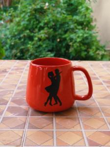 Tasse en céramique imprimée avec motif couple - Product Image 3