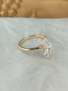 Elegante Anillo de Diamantes con Corte Marquesa en Oro Amarillo de 10K / 14K / 18K, Pieza Atemporal que Combina Estilo Clásico y Brillo - Product Image 4