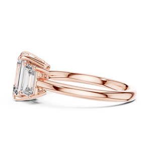 Bague de fiançailles en or rose avec diamant de laboratoire émeraude, bague solitaire moderne à bande fendue, bague de mariage classique en diamant pour elle - Product Image 5