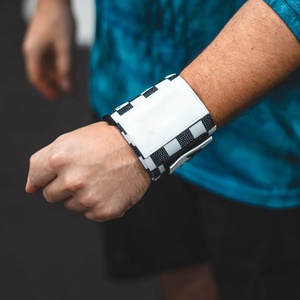 บริการ OEM คุณภาพพรีเมียม สายรัดข้อมือปรับระดับได้ ขายส่งยอดนิยม ราคาสมเหตุสมผล สายรัดข้อมือระบายอากาศได้ดี - Product Image 4