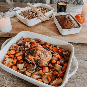 Plato de horno de verduras asadas con queso cremoso, ajo, mantequilla, albahaca fresca, capas de cebolla crujiente y zanahorias asadas dulces - Product Image 5