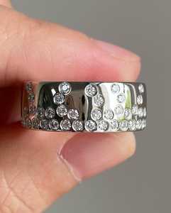 Anillo de banda ancha con burbujas de diamantes y moissanita de corte redondo, de plata 925 original, ideal para boda, regalo sorpresa para pareja - Product Image 3