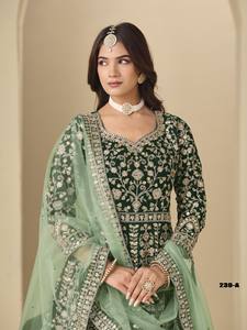 Robe Anarkali semi-cousue en velours pour femme, broderie riche, longueur ras du sol, coupe classique, style traditionnel pour mariages et fêtes - Product Image 2