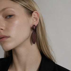Pendientes de aro tribales de madera natural al por mayor para mujer, con cierre de pin de madera, estilo bohemio, joyería. - Product Image 2
