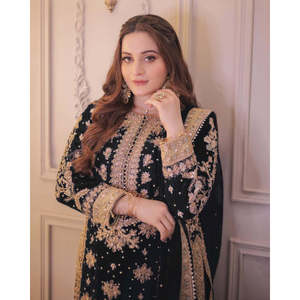 ชุดสูทผู้หญิงดีไซน์เนอร์ พร้อมงานปักเลื่อมและประดับมุก - Product Image 3