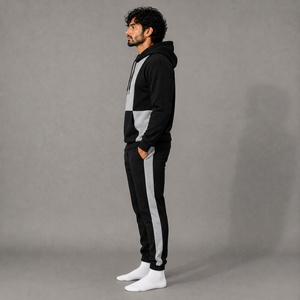 Ensemble de survêtement pour homme noir et gris clair avec sweat à capuche et pantalon de jogging à empiècements latéraux pour le streetwear - Product Image 2