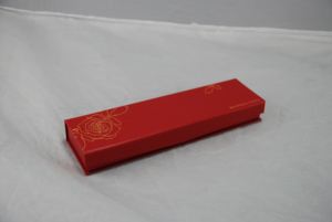 กล่องใส่เครื่องประดับกำไลข้อมือรูปดอกกุหลาบสีทองแบบยาว พร้อมพื้นผิวกระดาษหรูหราและภายในบุผ้ากำมะหยี่ ขนาด 220x60x28 มม. - Product Image 2