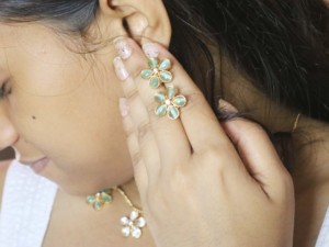 Ensemble de bijoux Aqua Quartz Flower Set, collier et boucles d'oreilles, fabrication artisanale en laiton plaqué or 18 carats - Product Image 6