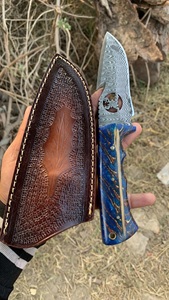 Cuchillo OEM de caza y supervivencia de hoja fija de acero de Damasco Wirecut con gancho para deshuesar, mango de resina de piña y funda de cuero, para camping, actividades al aire libre y EDC - Product Image 4