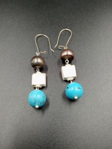 Boucles d'oreilles pendantes bohèmes Amaira Jewels, perles turquoise, perles naturelles, laiton plaqué or, style vintage pour femmes, bijoux de fête - Product Image 2