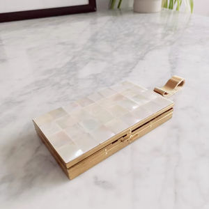 Pochette artisanale en nacre avec poignée en laiton, sac de mariage de luxe en nacre, coquillage naturel - Product Image 1