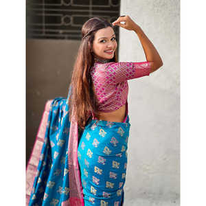 Sari Patola de Seda Suave Azul con Tejidos en Contraste con Hilo Zari, Elegante Traje de Fiesta - Product Image 3