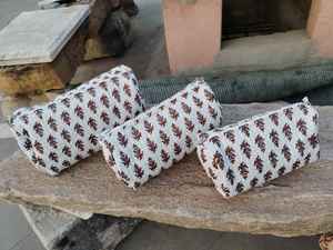 Grande trousse de toilette imprimée à la main, sac imperméable, trousse de maquillage, sacs de voyage avec poches, cadeau pour elle, sacs cadeaux de Noël - Product Image 2