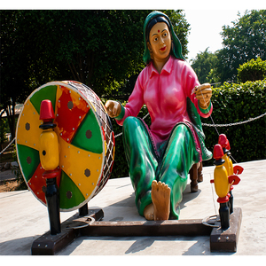 รูปปั้นผู้หญิงชาวปัญจาบกำลังหมุนชาร์กา รูปปั้นสตรีสมัยใหม่ ทำจากไฟเบอร์กลาส ทนทาน เหมาะสำหรับงานแต่งงาน งานอีเว้นท์ งานปาร์ตี้ ออสเตรเลีย - Product Image 1