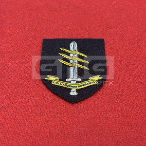 Insignia Bordada a Mano, Escudo Negro con Espada y Rayo Dorado, Insignia Vintage Más Vendida - Product Image 3