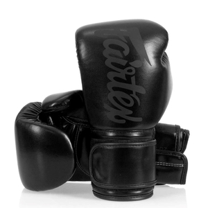 ถุงมือชกมวยไทย Fairtex แบบสั่งทำพิเศษ สีดำล้วน หนังแท้ พิมพ์ลาย Kick Boxing พร้อมสายรัดแบบ Hook-and-loop - Product Image 2