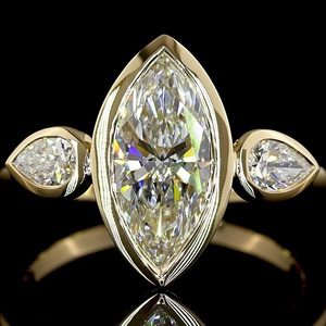 Anillo de compromiso vintage con diamante de corte marquesa de 2 ct certificado por IGI, bisel de oro, anillo de promesa de 3 piedras, joyería fina para aniversario. - Product Image 2