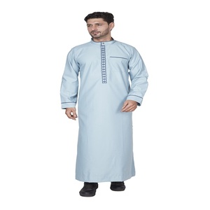 Qamis Homme Bleu Clair en Polyester et Viscose, Col Classique, Manches Longues, Longueur Ras du Sol, Léger et Respirant, Idéal pour l'Aïd et le Ramadan, Style Modeste Moyen-Orient - Product Image 2