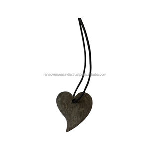 Collier pendentif en fer en métal en forme de coeur de qualité supérieure Bijoux intemporels et à la mode Grand cadeau pour elle et lui - Product Image 1
